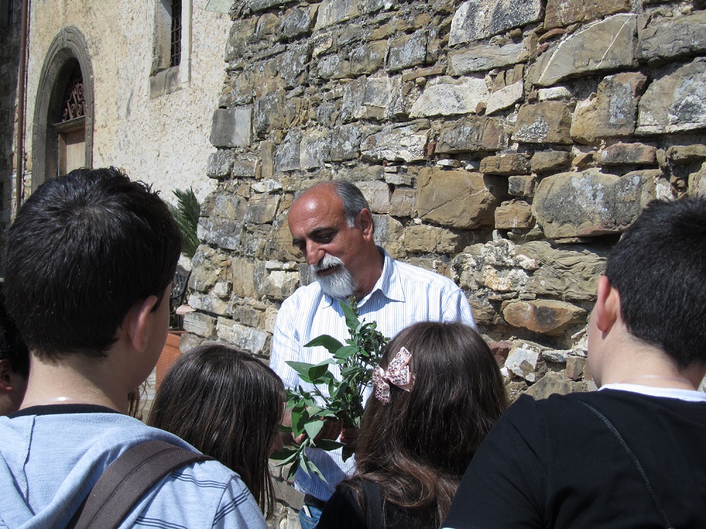 incontro_studenti_con_erborista_ad_Ortodonico_-_Copia